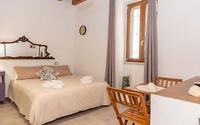 Centro Storico Redmood House A 5 Min Dal Mare, Wi-Fi, A/C E Netflix