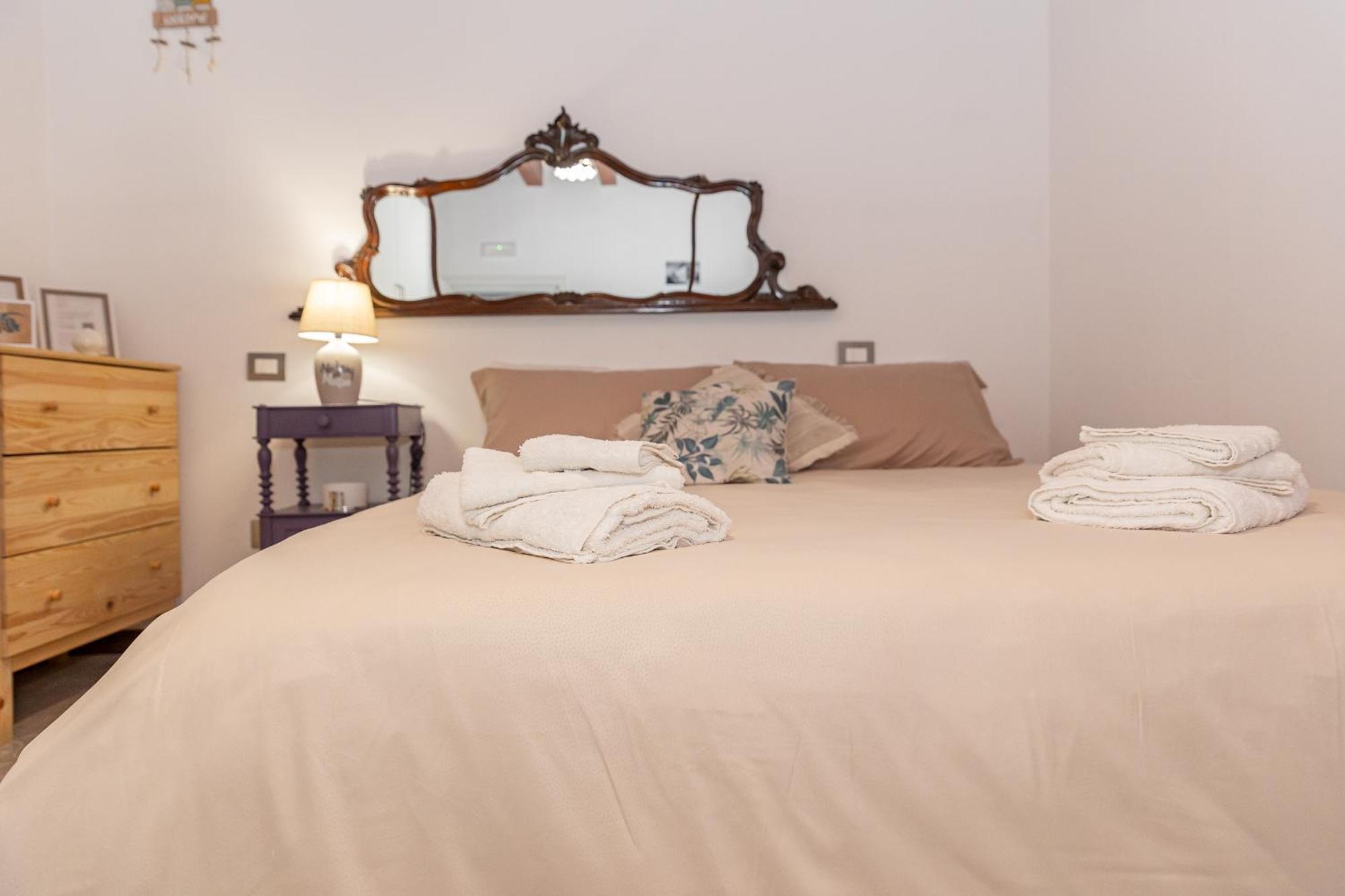 Appartamento Centro Storico Redmood House A 5 Min Dal Mare, Wi-Fi, A/C E Netflix Barletta Esterno foto
