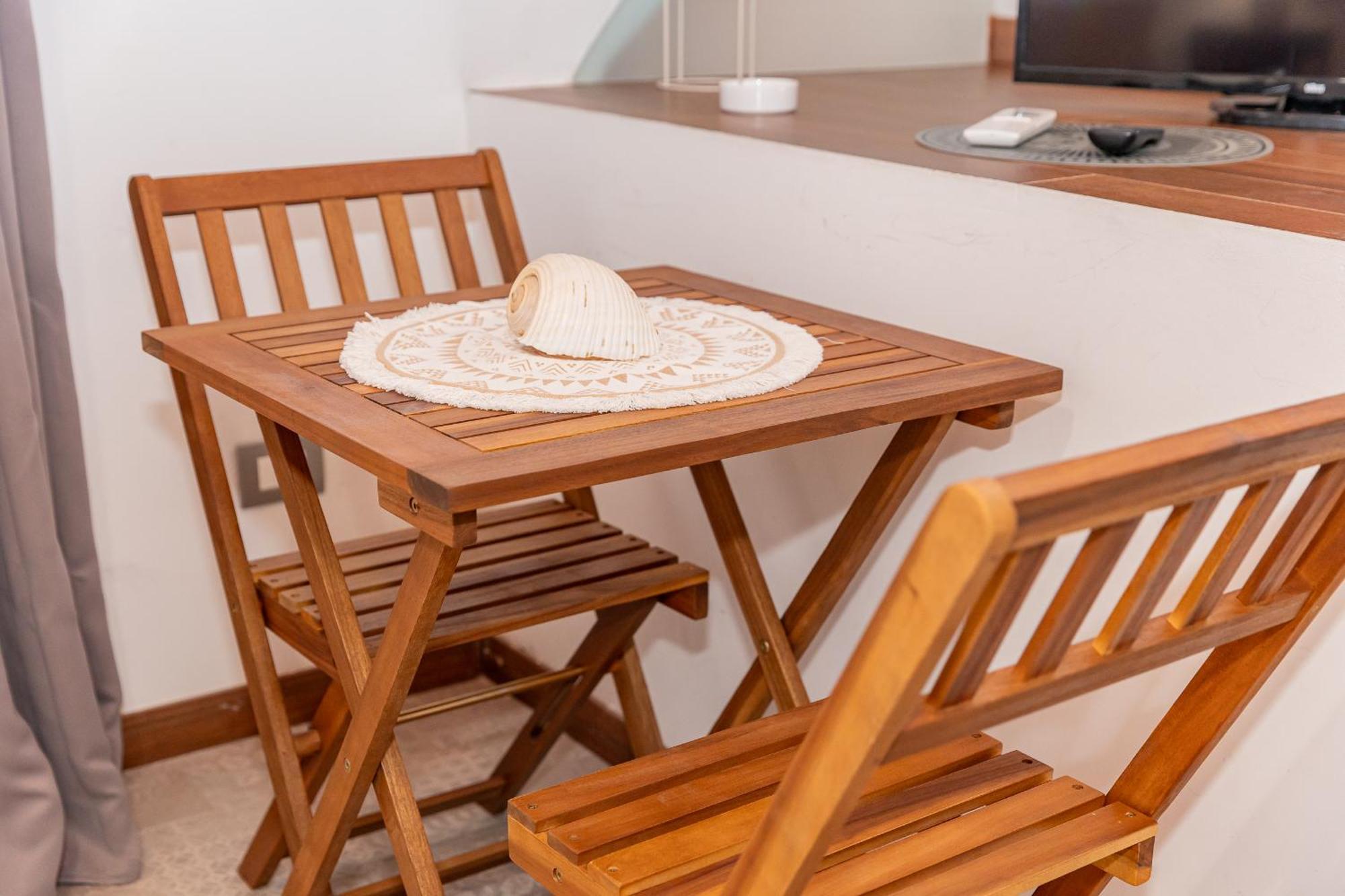 Appartamento Centro Storico Redmood House A 5 Min Dal Mare, Wi-Fi, A/C E Netflix Barletta Esterno foto